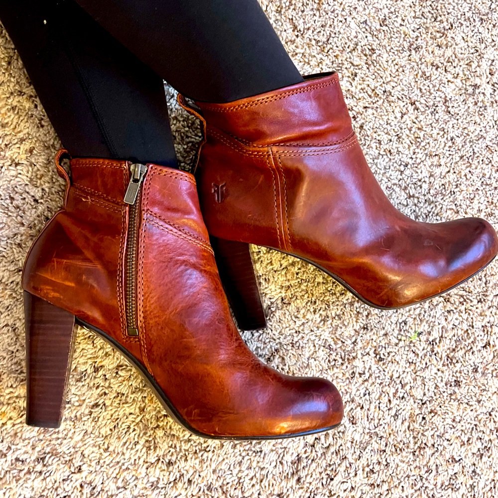 Frye Miranda Stud Bootie Sz 9